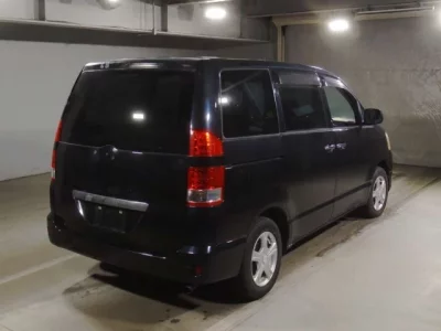 Toyota NOAH  с аукциона в Японии
