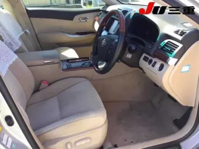 Toyota CROWN  с аукциона в Японии