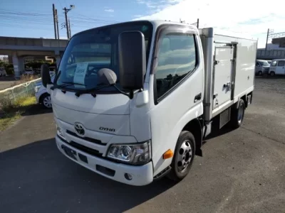 Toyota DYNA  с аукциона в Японии