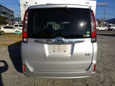 Toyota NOAH  с аукциона в Японии