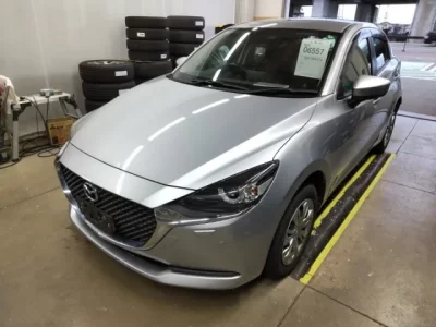 Mazda MAZDA2  с аукциона в Японии