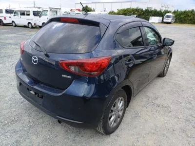 Mazda MAZDA2  с аукциона в Японии