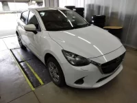 Mazda DEMIO лот № 6572 оценка 4  с аукциона в Японии 1