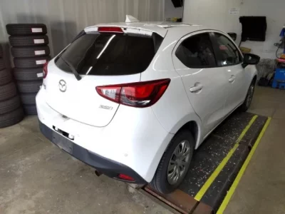 Mazda DEMIO  с аукциона в Японии