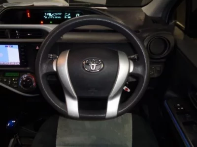 Toyota AQUA  с аукциона в Японии