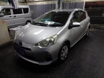 Toyota AQUA  с аукциона в Японии