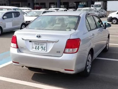 Toyota COROLLA AXIO  с аукциона в Японии