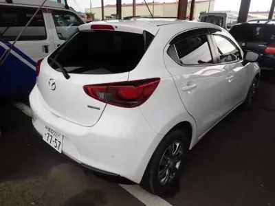 Mazda MAZDA2  с аукциона в Японии