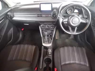 Mazda MAZDA2  с аукциона в Японии