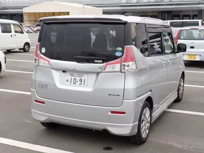 Mitsubishi DELICA D2