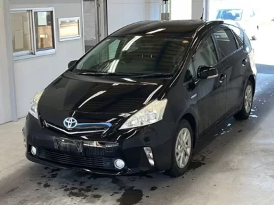 Toyota PRIUS ALPHA  с аукциона в Японии