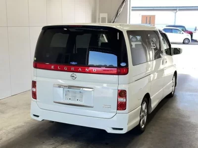 Nissan ELGRAND  с аукциона в Японии