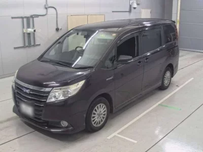 Toyota NOAH  с аукциона в Японии