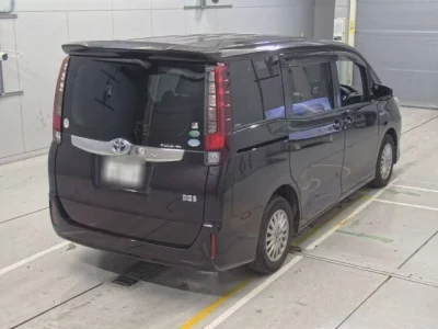 Toyota NOAH  с аукциона в Японии