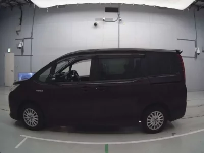 Toyota NOAH  с аукциона в Японии