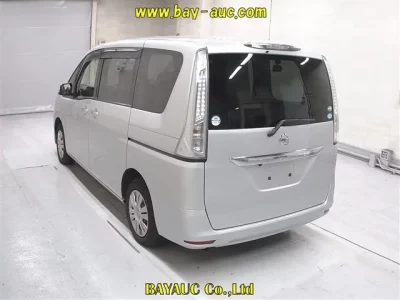 Nissan SERENA  с аукциона в Японии