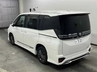 Toyota VOXY  с аукциона в Японии