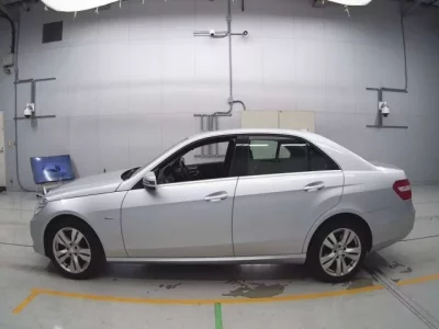Mercedes-Benz E CLASS  с аукциона в Японии