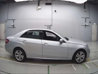 Mercedes-Benz E CLASS  с аукциона в Японии