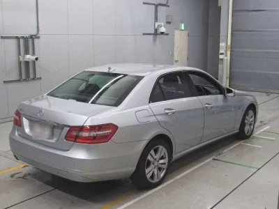 Mercedes-Benz E CLASS  с аукциона в Японии