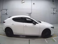 Mazda MAZDA3 лот № 33052 оценка 4.5  с аукциона в Японии 2