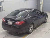 Nissan FUGA лот № 10093 оценка 4.5  с аукциона в Японии 1