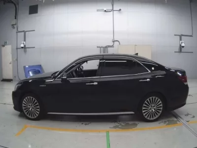 Toyota CROWN  с аукциона в Японии