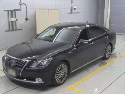 Toyota CROWN  с аукциона в Японии