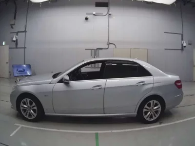 Mercedes-Benz E CLASS  с аукциона в Японии