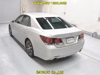 Toyota CROWN  с аукциона в Японии