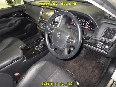 Toyota CROWN  с аукциона в Японии