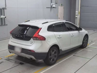 Volvo V40  с аукциона в Японии