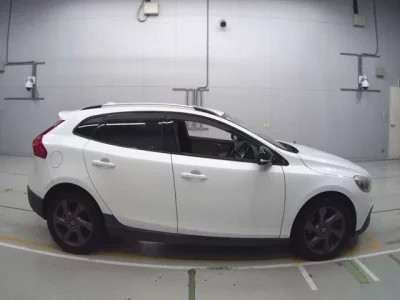 Volvo V40  с аукциона в Японии