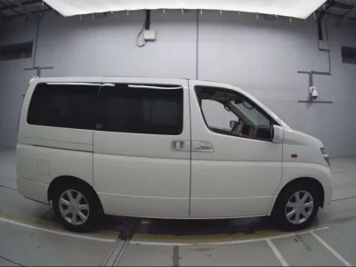 Nissan ELGRAND  с аукциона в Японии