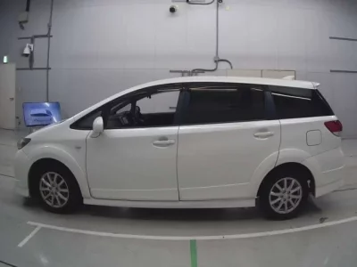 Toyota WISH  с аукциона в Японии