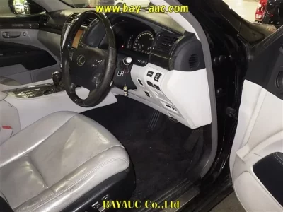 Lexus LS  с аукциона в Японии