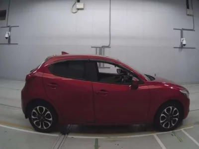 Mazda DEMIO  с аукциона в Японии