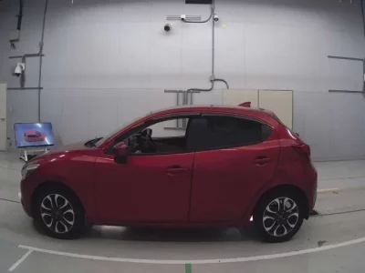 Mazda DEMIO  с аукциона в Японии