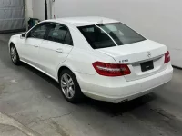 Mercedes-Benz E CLASS лот № 35044 оценка 4  с аукциона в Японии 1