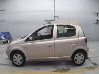 Toyota VITZ лот № 90007 оценка R  с аукциона в Японии 3