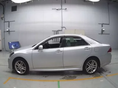 Toyota CROWN  с аукциона в Японии
