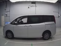 Toyota ESQUIRE лот № 90022 оценка 3.5  с аукциона в Японии 3