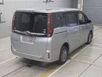 Toyota ESQUIRE лот № 90022 оценка 3.5  с аукциона в Японии 1