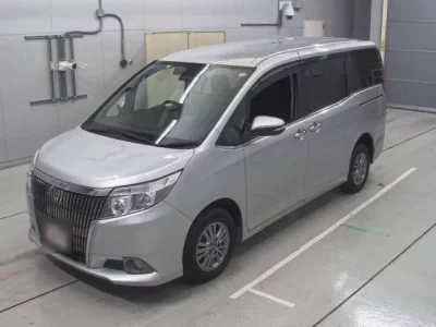Toyota ESQUIRE  с аукциона в Японии