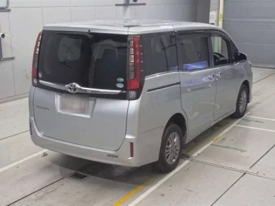 Toyota ESQUIRE  с аукциона в Японии