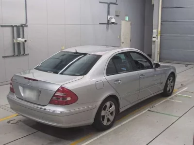 Mercedes-Benz E CLASS  с аукциона в Японии