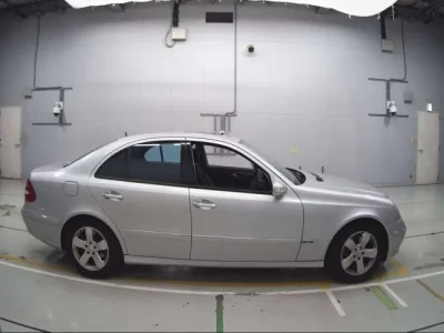 Mercedes-Benz E CLASS  с аукциона в Японии