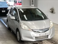 Honda FIT лот № 3027 оценка 3.5  с аукциона в Японии 3