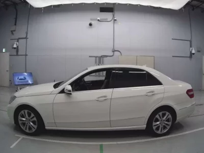 Mercedes-Benz E CLASS  с аукциона в Японии