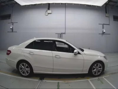 Mercedes-Benz E CLASS  с аукциона в Японии